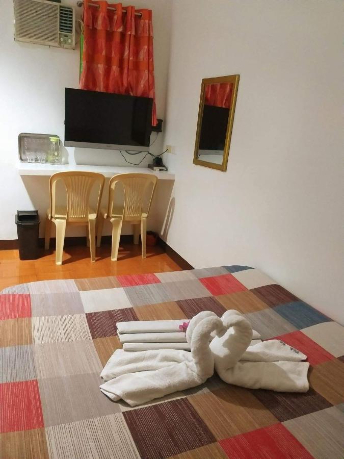 Park Vil-la Apartelle Quezon City Bagian luar foto