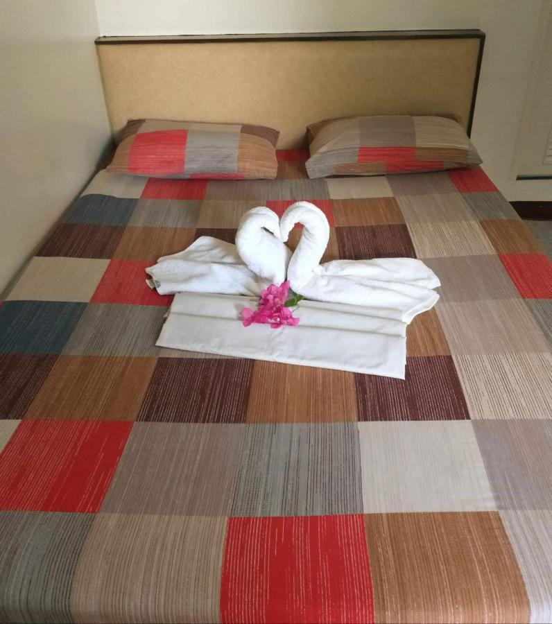 Park Vil-la Apartelle Quezon City Bagian luar foto