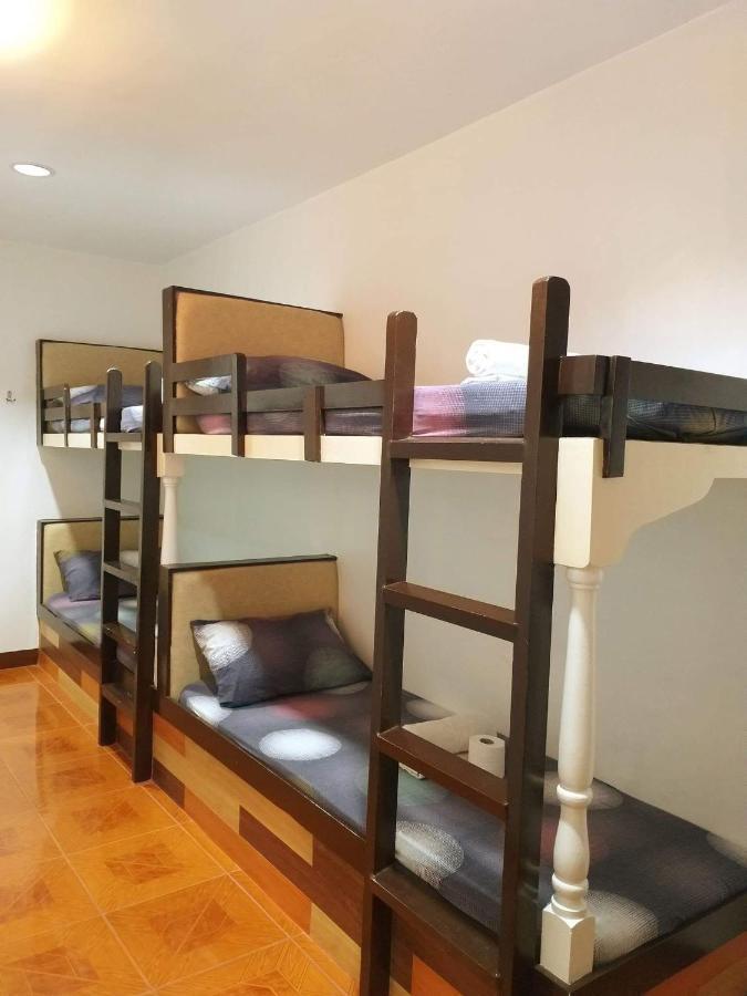 Park Vil-la Apartelle Quezon City Bagian luar foto