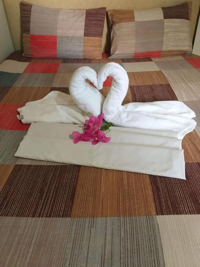 Park Vil-la Apartelle Quezon City Bagian luar foto
